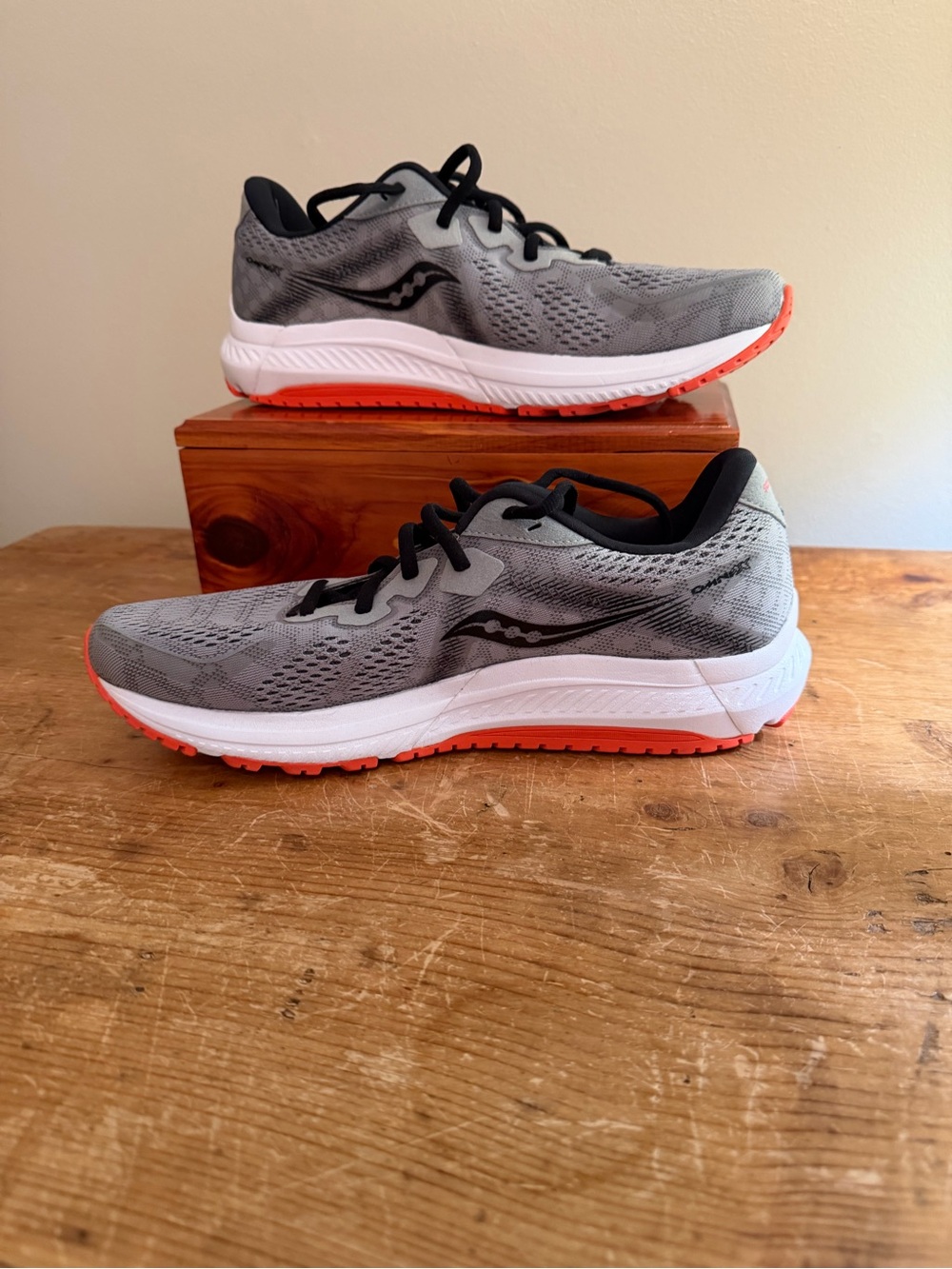 Saucony Mens Grey and Orange Athletic sneakers